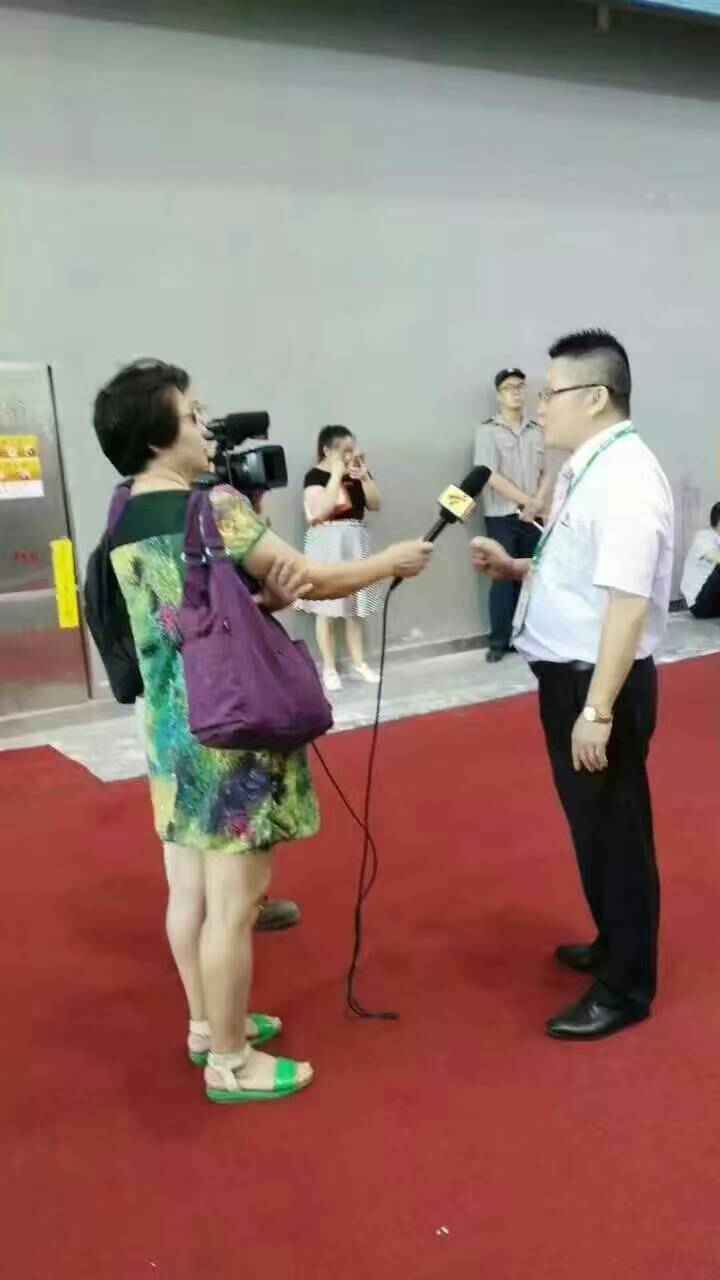 广东电视台正在采访色虎看片软件化工总经理张总2 广东电视台正在采访色虎看片软件化工总经理张总2