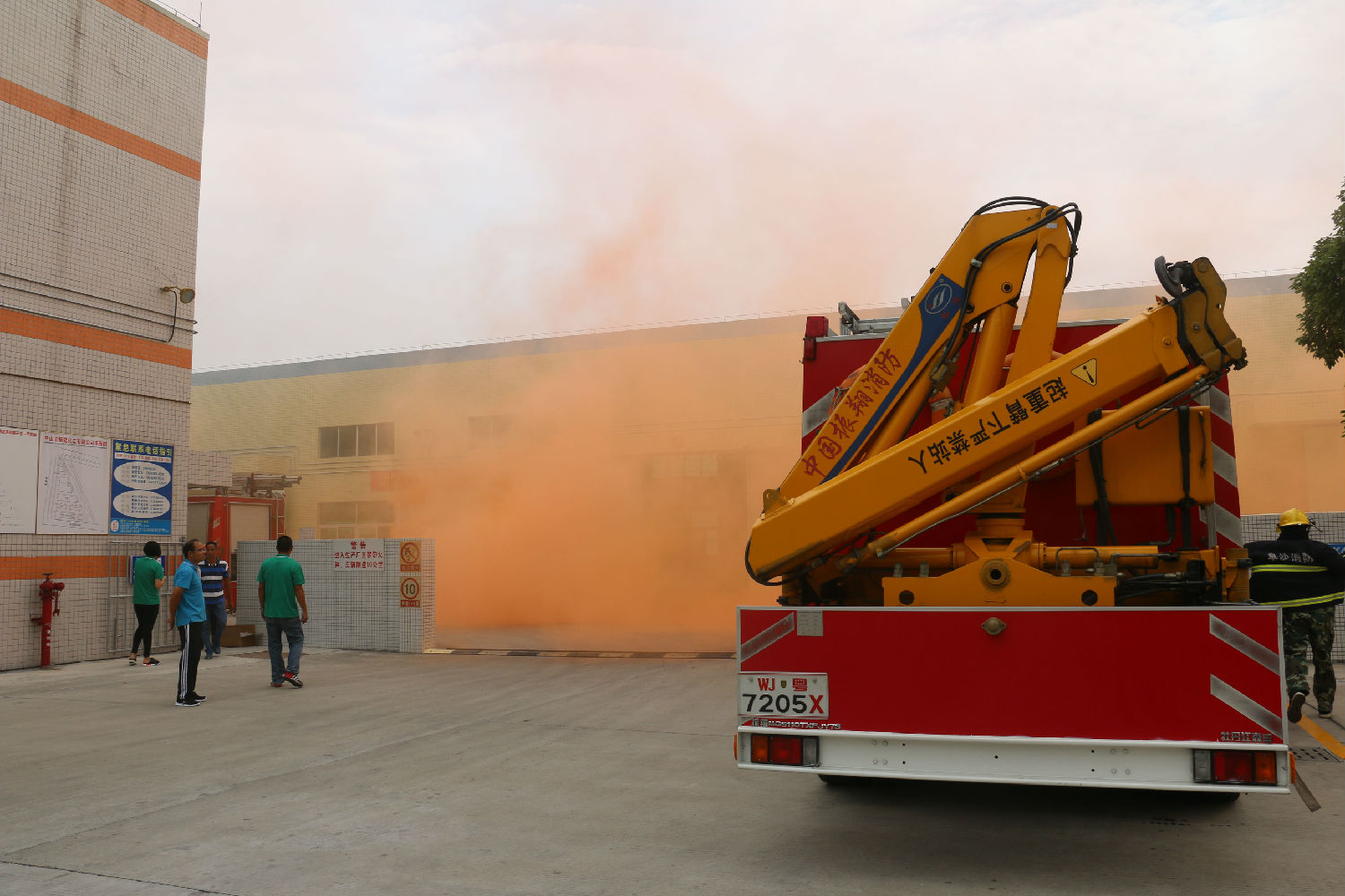 色虎看片软件化工消防演练 (1) 色虎看片软件化工消防演练 (1)