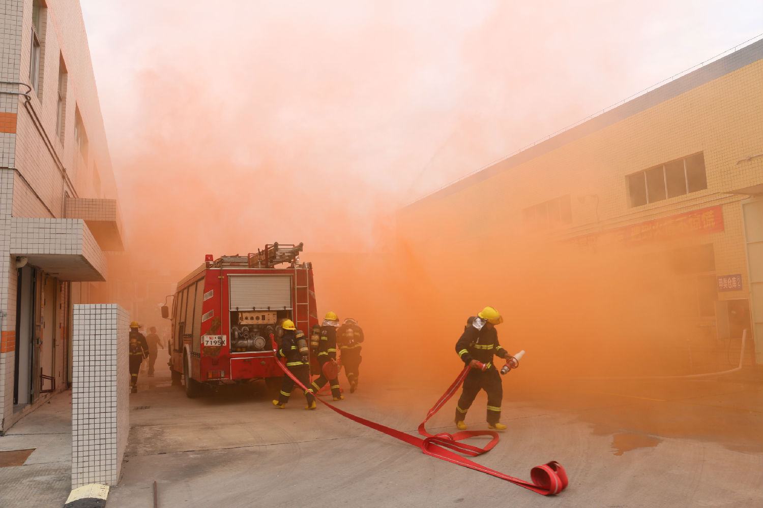 色虎看片软件化工消防演练 (3) 色虎看片软件化工消防演练 (3)